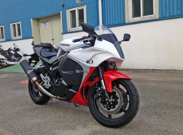 Hyosung GT650R - Image 14