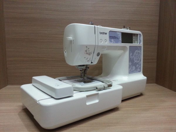Brother INNOV-IS 95E Portable Embroidery Machine - Image 2