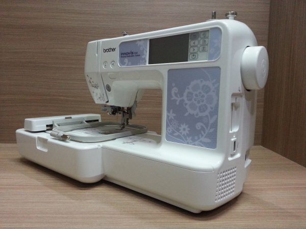 Brother INNOV-IS 95E Portable Embroidery Machine - Image 3