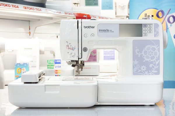 Brother INNOV-IS 95E Portable Embroidery Machine - Image 4