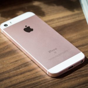 Apple iPhone SE