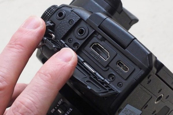 Panasonic Lumix DC-GH5 Micro Four Thirds Mirrorless Digital Camera - Image 8