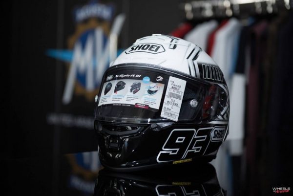 Shoei X-Spirit III Motorcycle Racing Helmet - Image 4