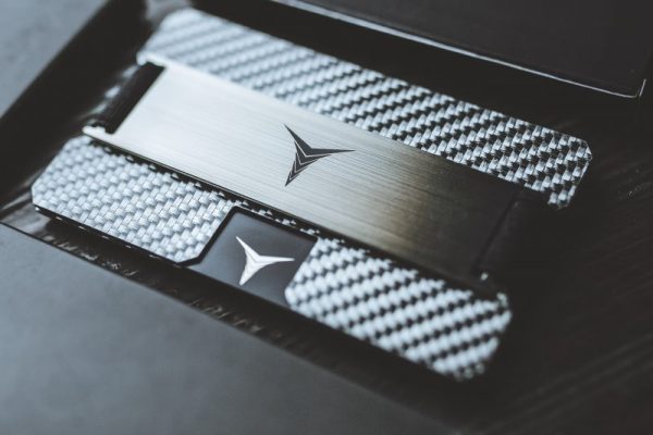 Tech Nuggets - Carbon Fibre Wallet Money Clip And Credit Card Holder - Image 2
