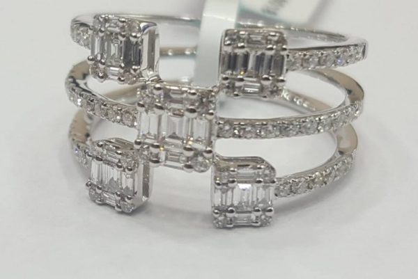 18K white Gold Diamond Ring with Diamond