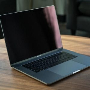 Apple MacBook Pro MPTV2 - 15.4" Retina with Touch ID & Touch Bar Silver