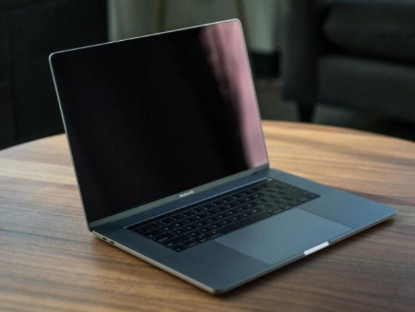 Apple MacBook Pro MPTV2 - 15.4" Retina with Touch ID & Touch Bar Silver