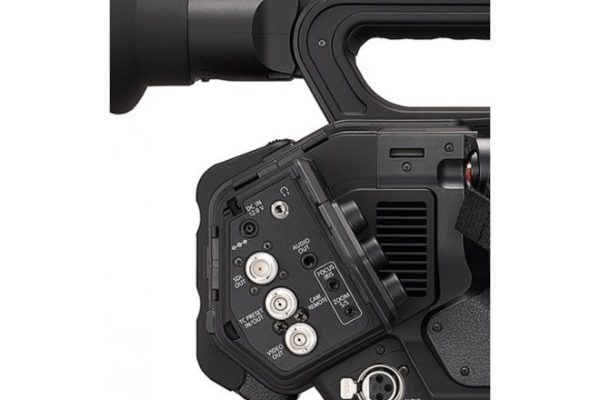 Panasonic AG-DVX200 4K Handheld Camcorder - Image 6