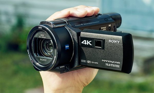 Sony FDR-AXP55 4K Handycam with Built-In Projector - Image 2