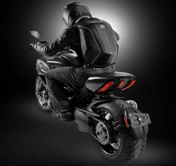 Dainese D-Mach 3 Carbon Motorbike Backpack - Image 2