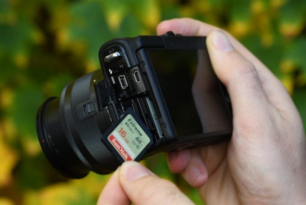 Canon EOS M100 Mirrorless Digital Camera - Image 7