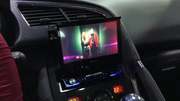 Pioneer AVH-z7050bt 1 DIN 7" Apple CarPlay Android Auto Bluetooth Full HD Radio - Image 5