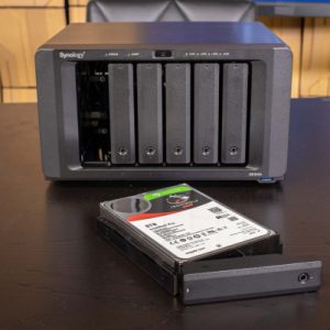 Synology® DiskStation DS1618+ NAS Station