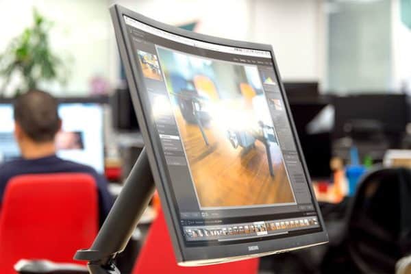 Samsung CFG70 Series Curved Gaming Monitor - Image 4